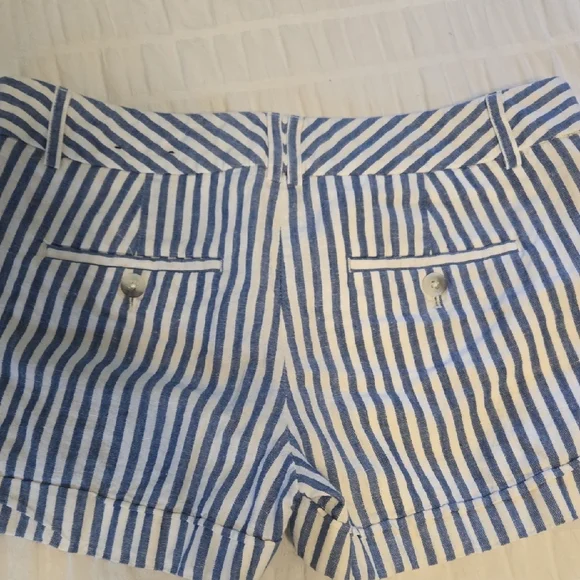 💥Express Blue and White Striped Shorts - Picture 5 of 5